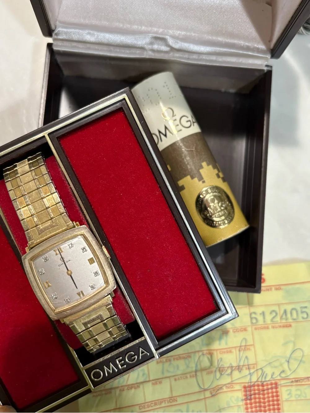 Omega 1972 model OMEGA with original paperwork, box and receipt. Collector